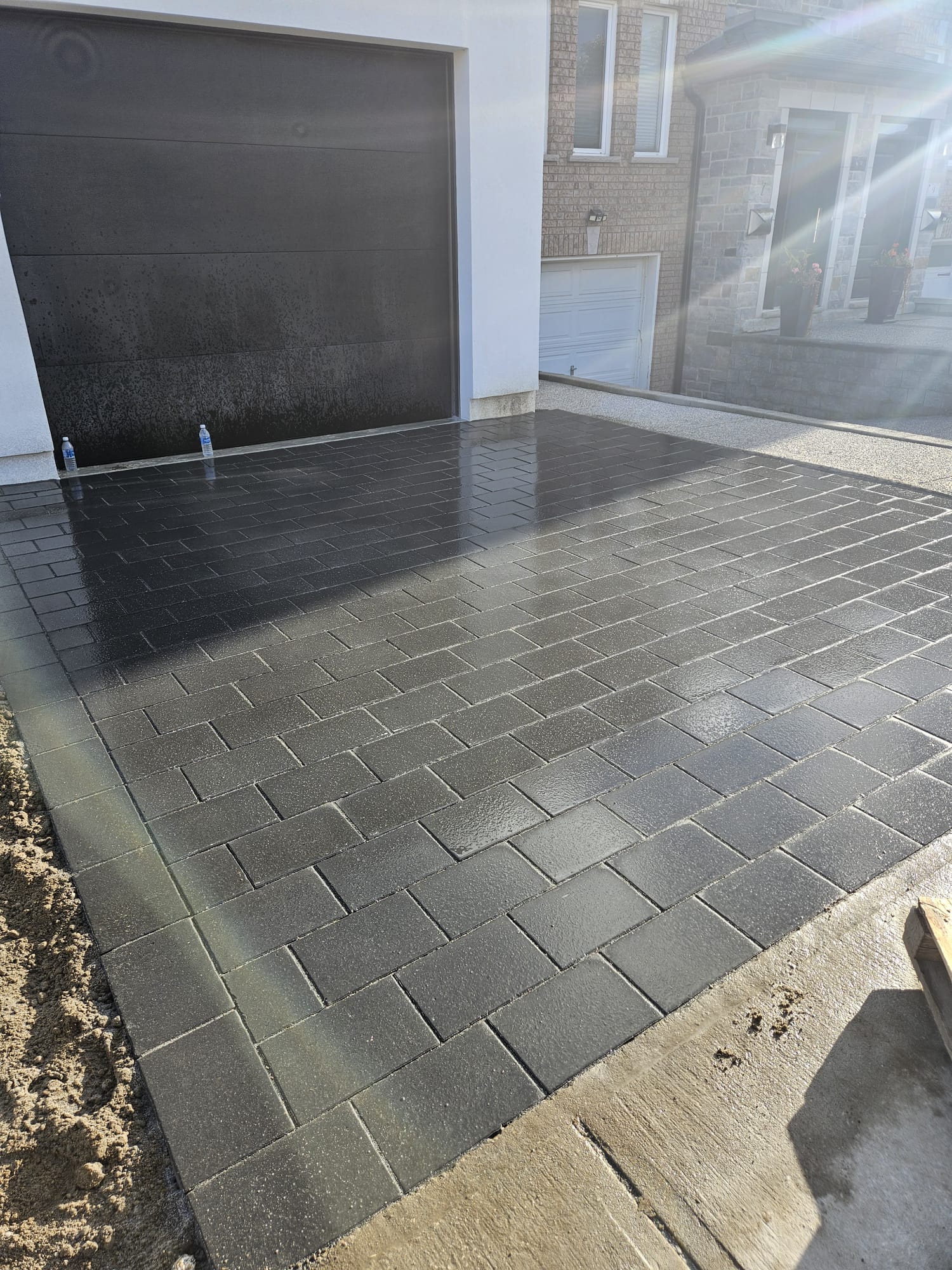 Interlocking driveway paving